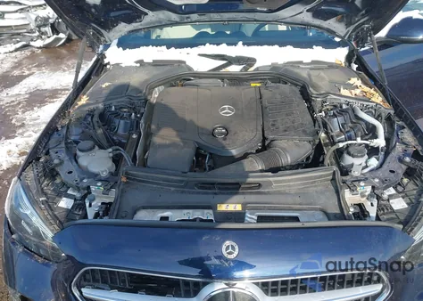 2022 Mercedes-Benz C 300 4Matic z USA, uszkodzony, nr VIN W1KAF4HB2NR054375